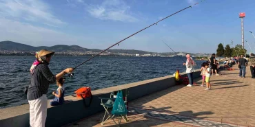 Kocaeli sahilinde şenlik, denizde yarış