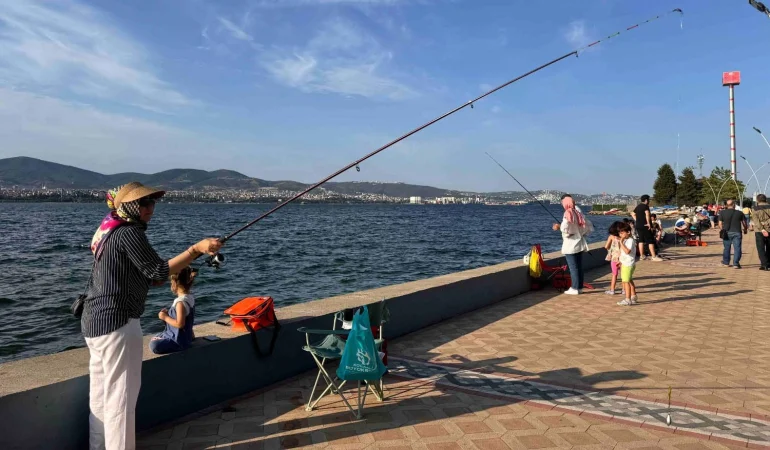 Kocaeli sahilinde şenlik, denizde yarış