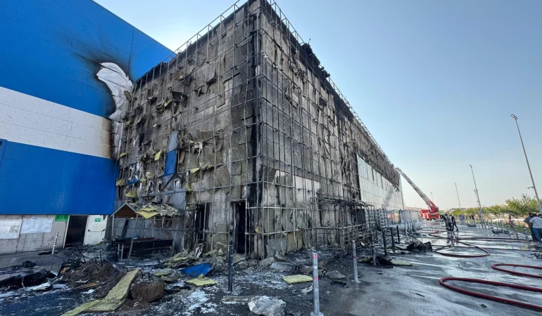 Koskoca fabrika küle döndü